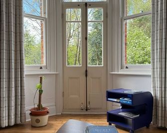 Peaceful Cosy Ealing Apartment, Private - Woking - Room amenity