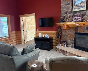 Bluff Country Retreat - Bunk House - near Lanesboro & the Root River Bike Trail - Lanesboro - Living room