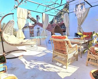 Vintage Charm in Fethiye City Center - Fethiye - Patio
