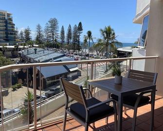 Mooloolaba Beach Apartment - Mooloolaba - Balcony