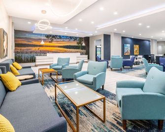 La Quinta Inn & Suites by Wyndham Valdosta - Valdosta - Salónek