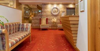 Tara Lodge - Belfast - Reception