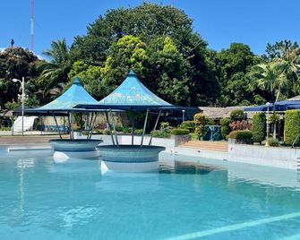 Riverview Resort & Conference Center - Calamba - Piscine