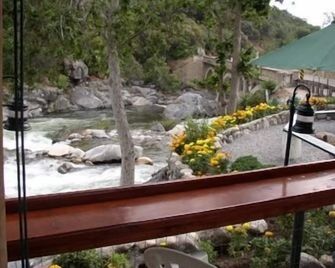 The Gateway Restaurant & Lodge - Three Rivers