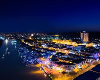 Pullman Miri Waterfront - Miri - Näkymät ulkona