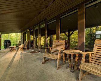 1+br, 1ba - Morgantown - Patio