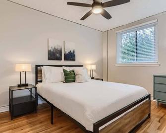 Detroit by Modern Midstay - On City Park #T22 - Denver - Bedroom