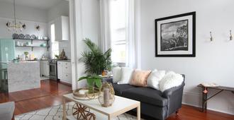 Hgtv's Bywater Beauty As Seen On New Orleans Reno - Stunning Spacious 1-bedroom - 紐奧良 - 客廳