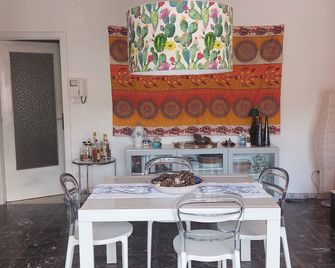 Casa Athena a 100 m dal mare con parcheggio privato gratuito - Capaccio - Dining room