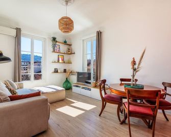 3 pieces lumineux avec balcon au coeur de la ville - Nice - Salon