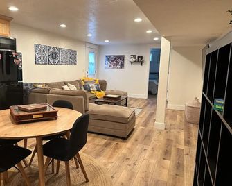 Cozy & Bright Private Basement - Heber City - Comedor