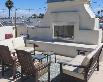 Lovely Apartment Steps From The Beach. - לונג ביץ' - מרפסת