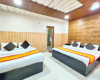 Hotel Neelam Raj - Nainital - Bedroom