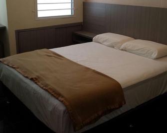 Sakura Tree Hotel Rawang - Rawang - Schlafzimmer