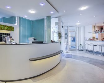 Hotel Am Schillerpark - Esslingen am Neckar - Front desk
