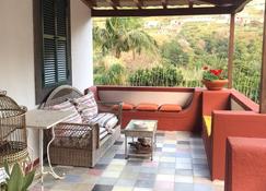 Charming 3-Bedroom Cottage - Sao Vicente - Balkon