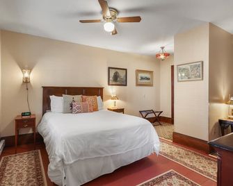 Trainmasters Inn - Palmer - Bedroom