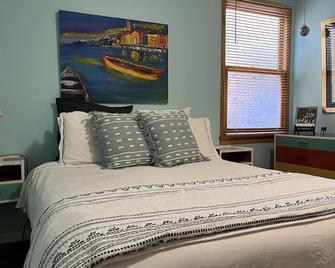 3 bed / 1 bath house in Prime Berkeley Location - Berkeley - Bedroom
