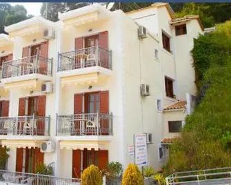 Avlonitis Rooms - Parga - Bina