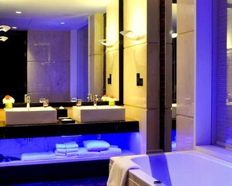 Planet Hollywood Beach Resort Goa - Utorda - Baño