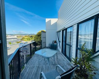Wrights by The Sea Motel - Paraparaumu - Balcony