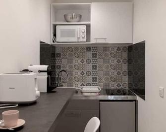Studio centre de Cannes - Cannes - Kitchen