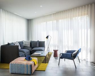 Okko Hotels Grenoble Centre - Grenoble - Living room