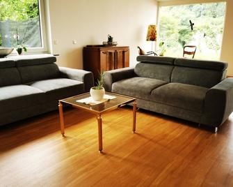 Charmantes Ferienhaus Casa Ella mit Balkon - Siegen - Wohnzimmer