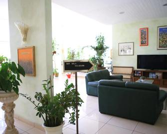 Hotel Calabresi - San Benedetto del Tronto - Living room