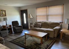 Cozy house close to public land areas for recreation! - West Mineral - Living room