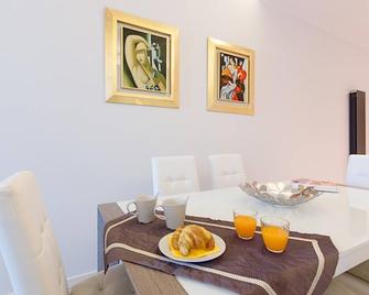 Zanardelli 1 Apartment by Wonderful Italy - Salò - Phòng ăn