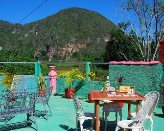 Hostal Leyanis y Jesús - Viñales - Balcony