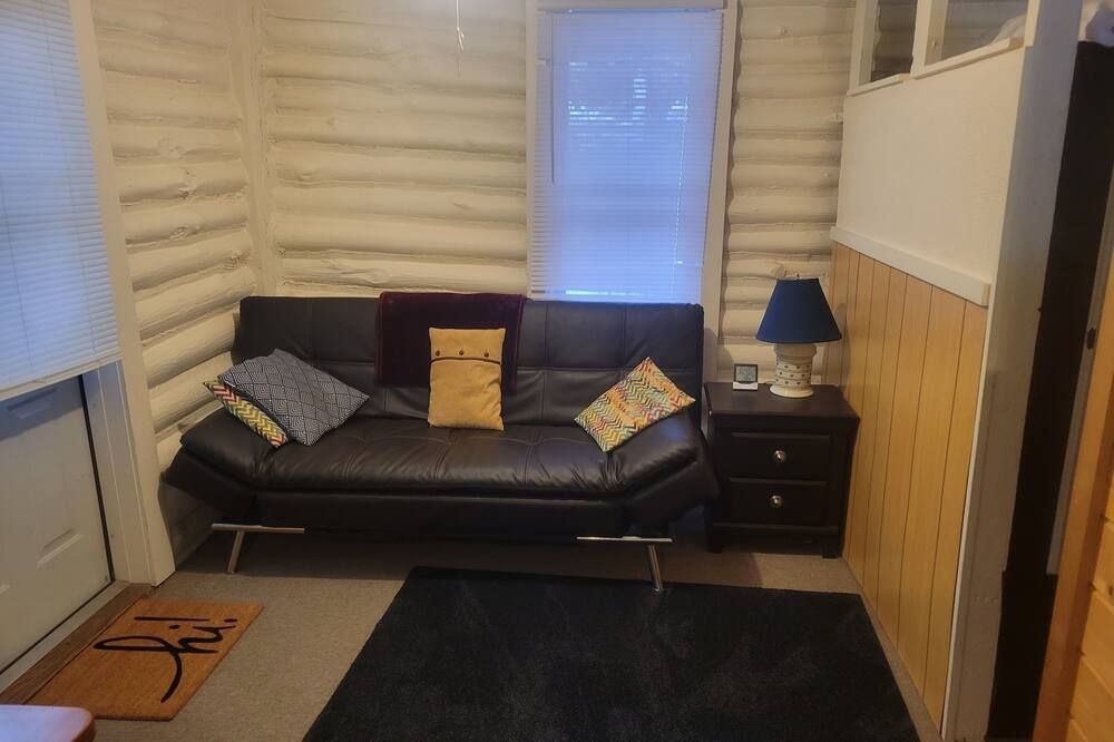 Private Log Cabin, 4 min walk to Torch Lake