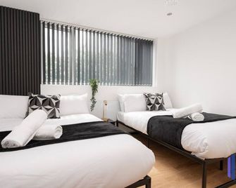 Sophisticated & Stylish Flat near Manchester Airport - Sleeps 9 - Manchester - Chambre