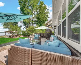 Hampton House - Lakefront/Pier/Kayaks/Outdoor Bar - Knox - Patio