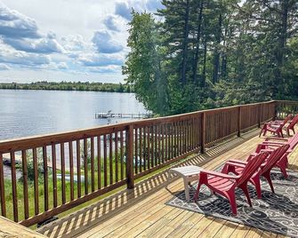 4 Bedroom, 2 Bath Upper and Lower Sleeps 14 - Merrill - Balkon