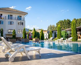 ololoFamily - Cholpon-Ata - Piscina