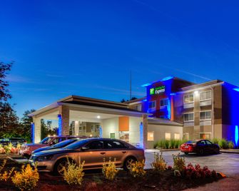 Holiday Inn Express Newberg - Wine Country By IHG - Newberg - Gebäude