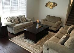 Royal Retreat for corporate & family stay in Saint Albans area - Saint Albans - Living room