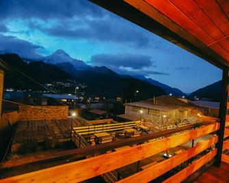 Wooden Hotel Kazbegi - Stepantsminda - Balcón