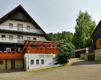 Penzion Kamzík - Česká Kamenice - Edificio