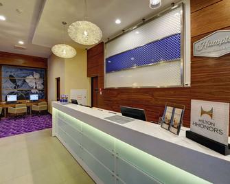 Hampton by Hilton Volgograd Profsoyuznaya - וולגוגראד - דלפק קבלה