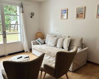 A 800 m de la Plage, Maison Rénovée à Neuf - 둘루 돌레론 - 거실