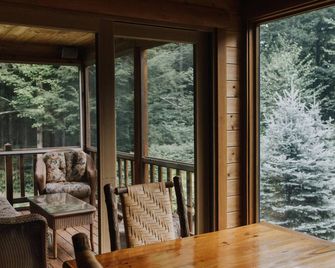 Get Away From It All To This Luxury Fairytale White Mountain Setting! - Woodstock - Balcony