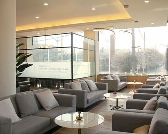 Crown Hotel Changwon - Changwon - Lounge