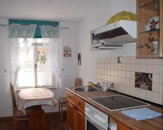 Nice Apartment In The Middle Of The City And Yet In The Green - Görlitz - Küche