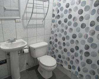 Kurmi Hostel Lima Airport - Lima - Bad