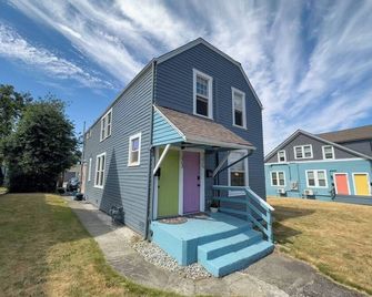Charming Upstairs Historic Downtown 1br | Near Wwu - Bellingham - Building
