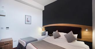 OYO Arinza Hotel - Ilford - Schlafzimmer