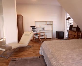 Ferienwohnung 1A, 67qm, Sonnenterrasse mit Liege, 1 Wohn-/Schlafzimmer, max. 2 Personen - Tübingen - Habitació